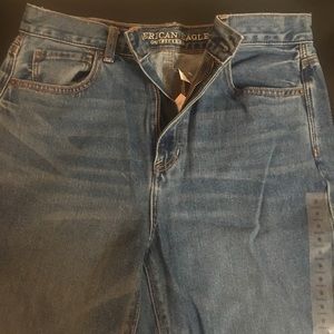 Brand new American Eagle mom jeans. Size 8 short